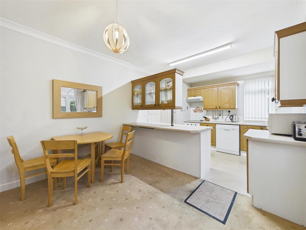 House in North East Derbyshire, Holmesdale, Dronfield - View 5