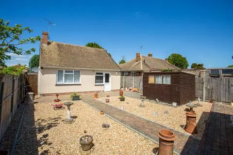 2 bedroom bungalow for sale - Widok 4