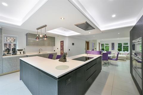 7 bedroom detached house for sale, Heather Close, Kingswood