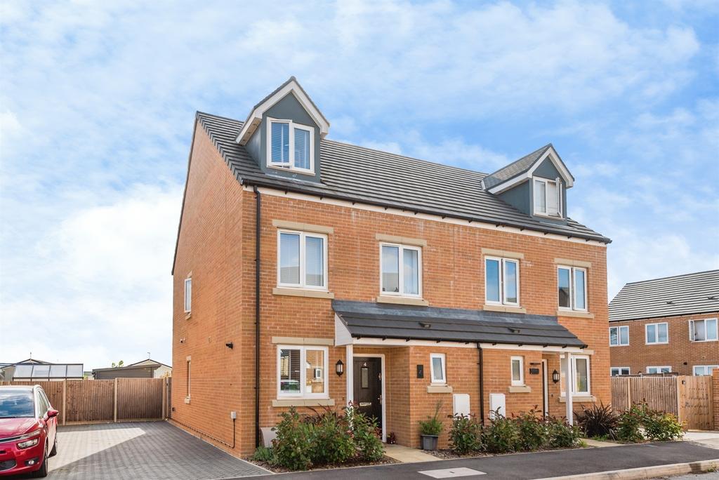 4 bedroom semi-detached house for sale