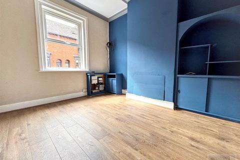 4 bedroom terraced house for sale, Southbank Street, Leek