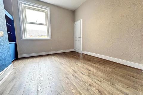 4 bedroom terraced house for sale, Southbank Street, Leek