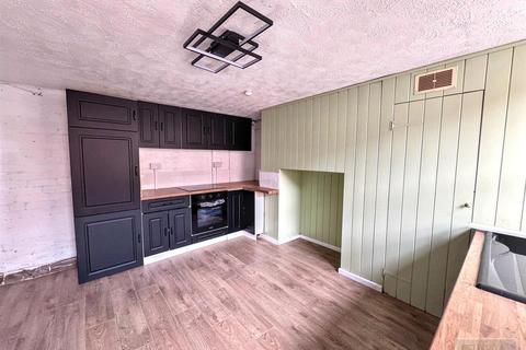 4 bedroom terraced house for sale, Southbank Street, Leek