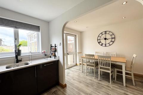 3 bedroom terraced house for sale, Woodlands Drive, Skelmanthorpe, Huddersfield, HD8 9DB