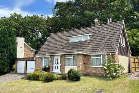 4 bedroom chalet for sale, Wilmot Way, Camberley GU15
