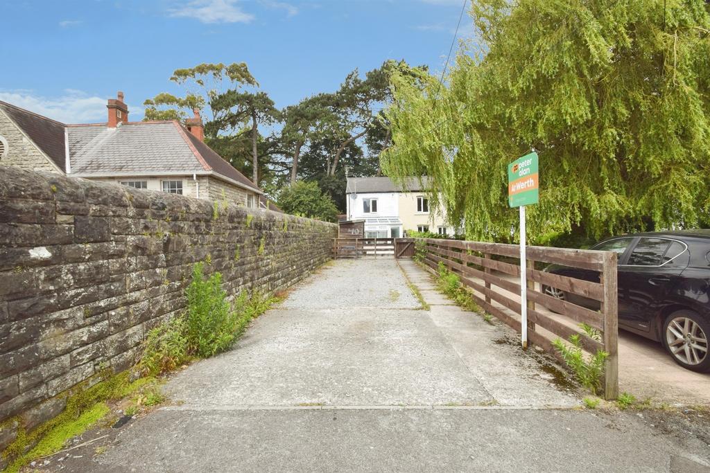 2 bedroom semi-detached house for sale