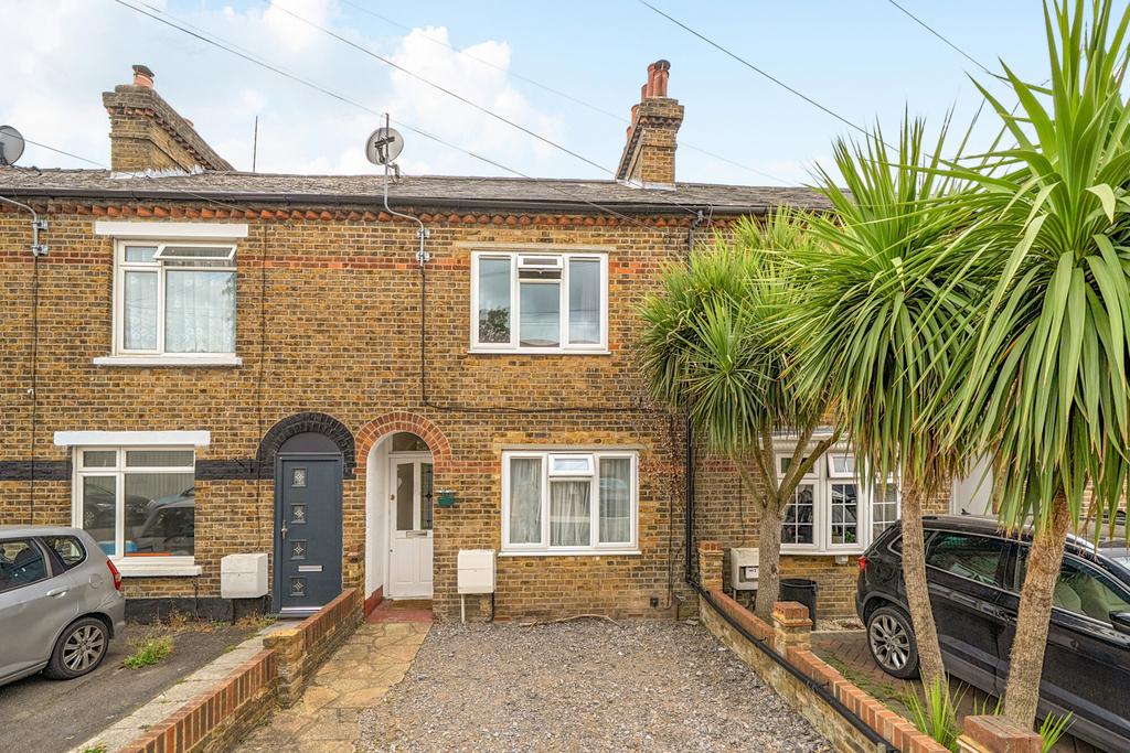 Detached house exterior, driveway