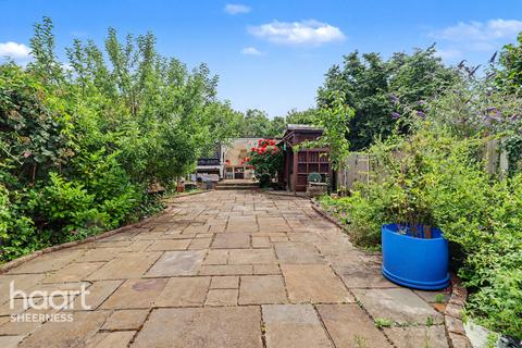 4 bedroom semi-detached house for sale, Barton Hill Drive, Sheerness