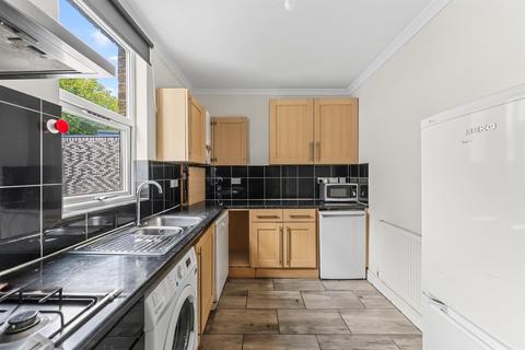 2 bedroom maisonette for sale, Replingham Road, London