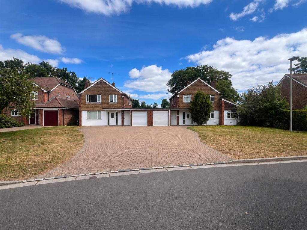 Strathmore Drive, Reading RG10 - View 2
