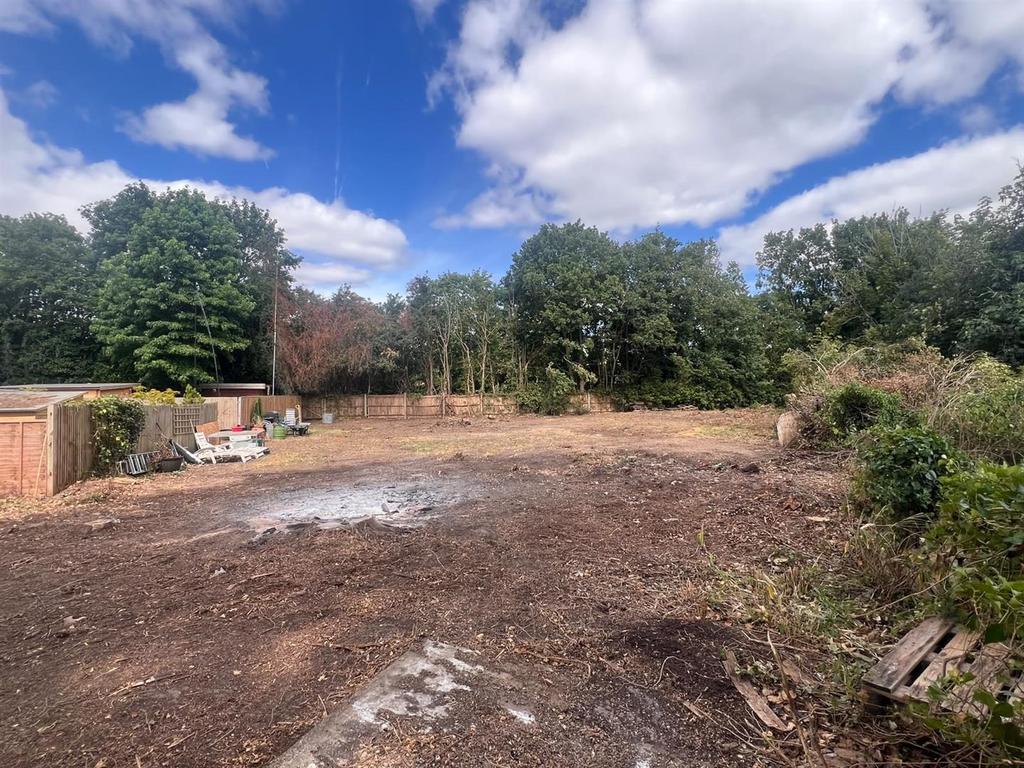 Strathmore Drive, Reading RG10 - View 5