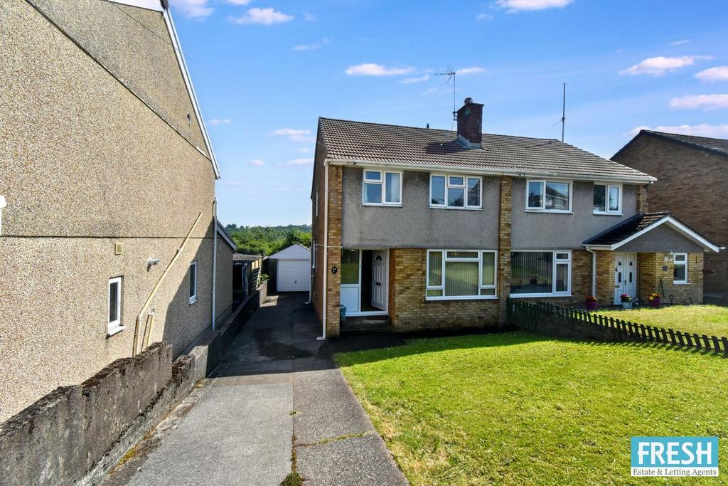 3 bedroom semi-detached house for sale