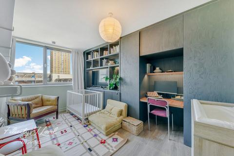 2 bedroom apartment for sale, Spencer Way, London E1