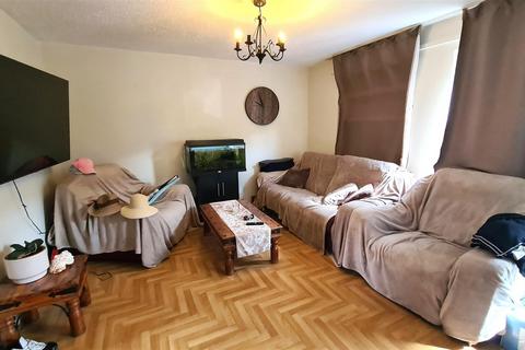 3 bedroom flat for sale, High Road, New Southgate N11