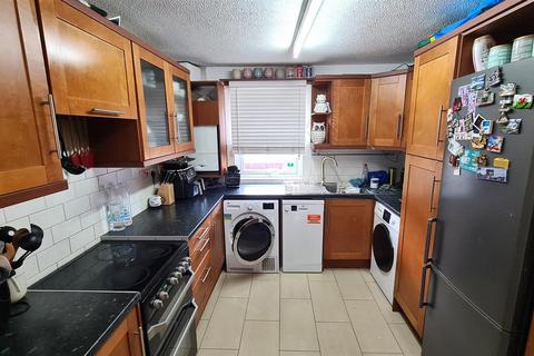 3 bedroom flat for sale, High Road, New Southgate N11