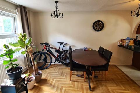 3 bedroom flat for sale, High Road, New Southgate N11