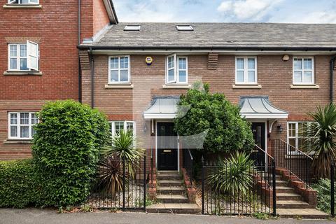 Kingsbridge Drive, Mill Hill, London, NW7