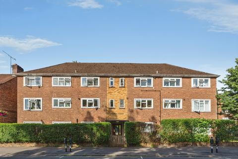 2 bedroom ground floor flat for sale, Station Parade, Virginia Water, GU25