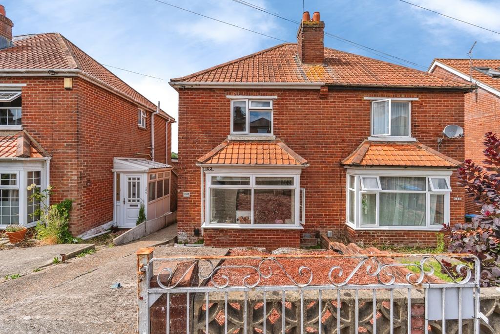 2 bedroom semi-detached house for sale