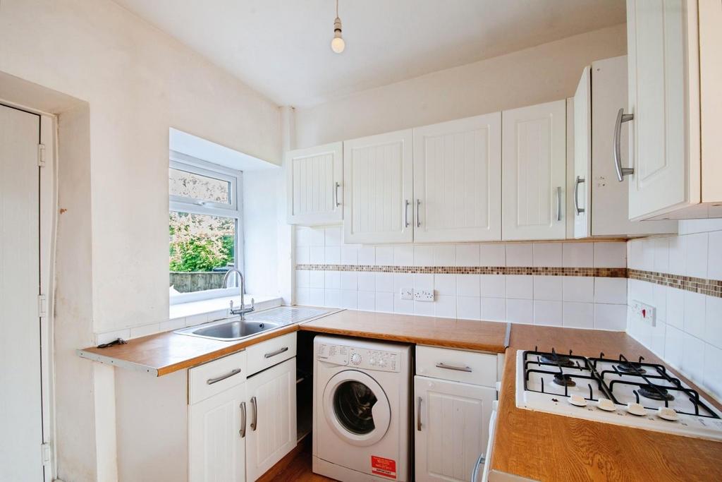 House in Sheffield, Wadsley Bridge, Fox Hill - More