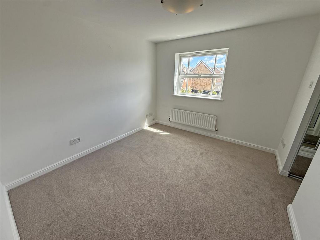 Bedroom 1.jpg