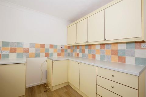 3 bedroom terraced house to rent, Silverdale Close, Pagham, Bognor Regis, PO21