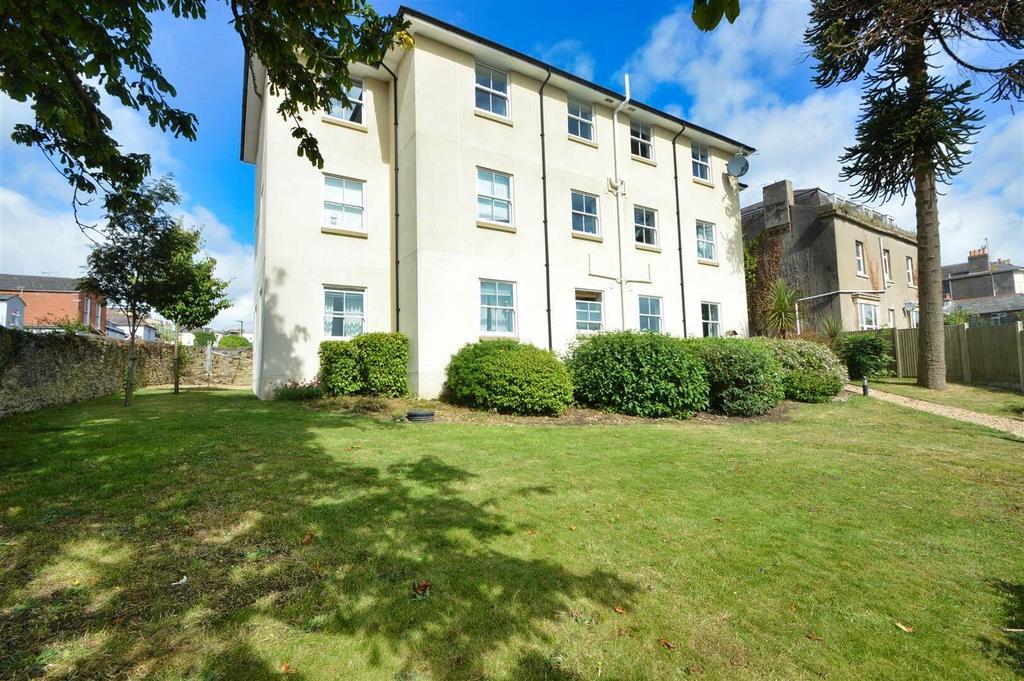 3 bedroom flat for sale