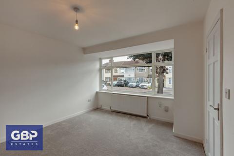 4 bedroom semi-detached house for sale, Gorseway, Romford, RM7