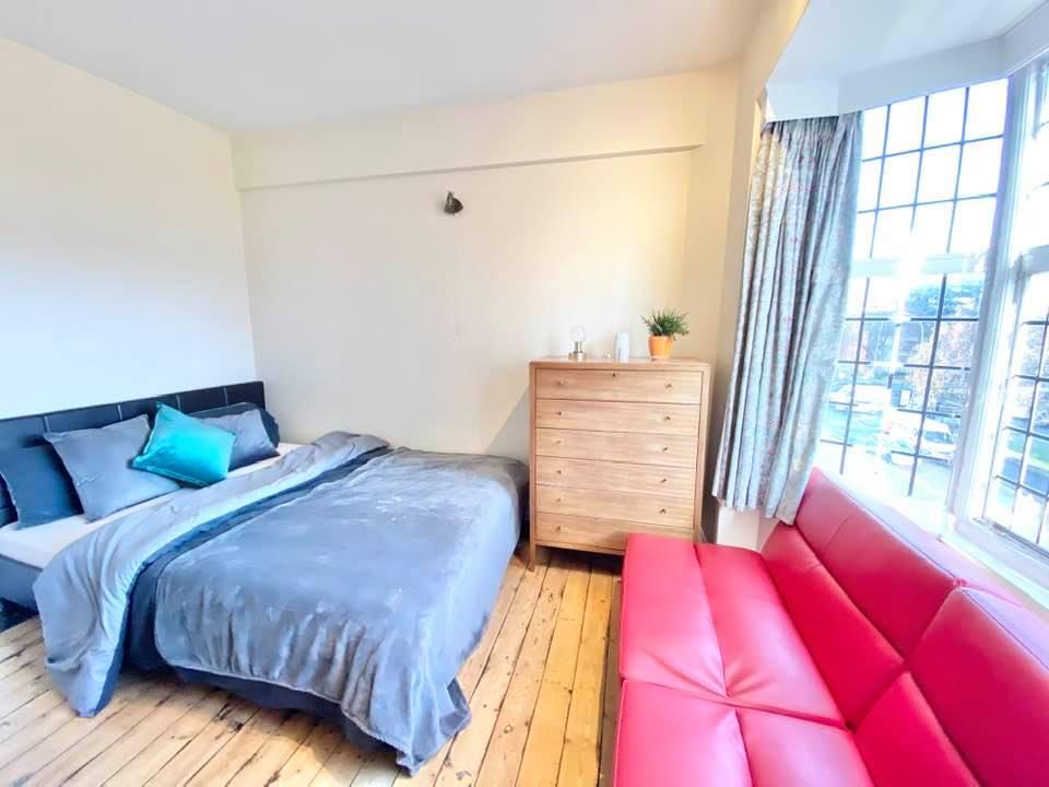 1 bedroom in a house share to rent