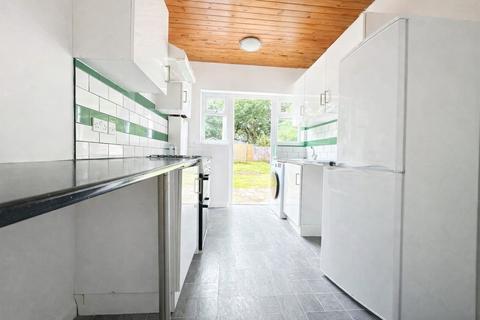 2 bedroom maisonette for sale, Station Avenue, Epsom