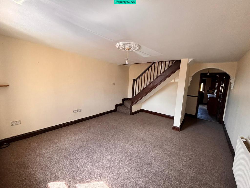 3 bedroom end of terrace house to rent