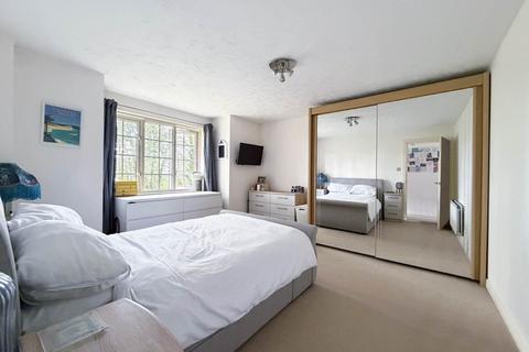 2 bedroom flat for sale, Dragoon Way, Christchurch BH23