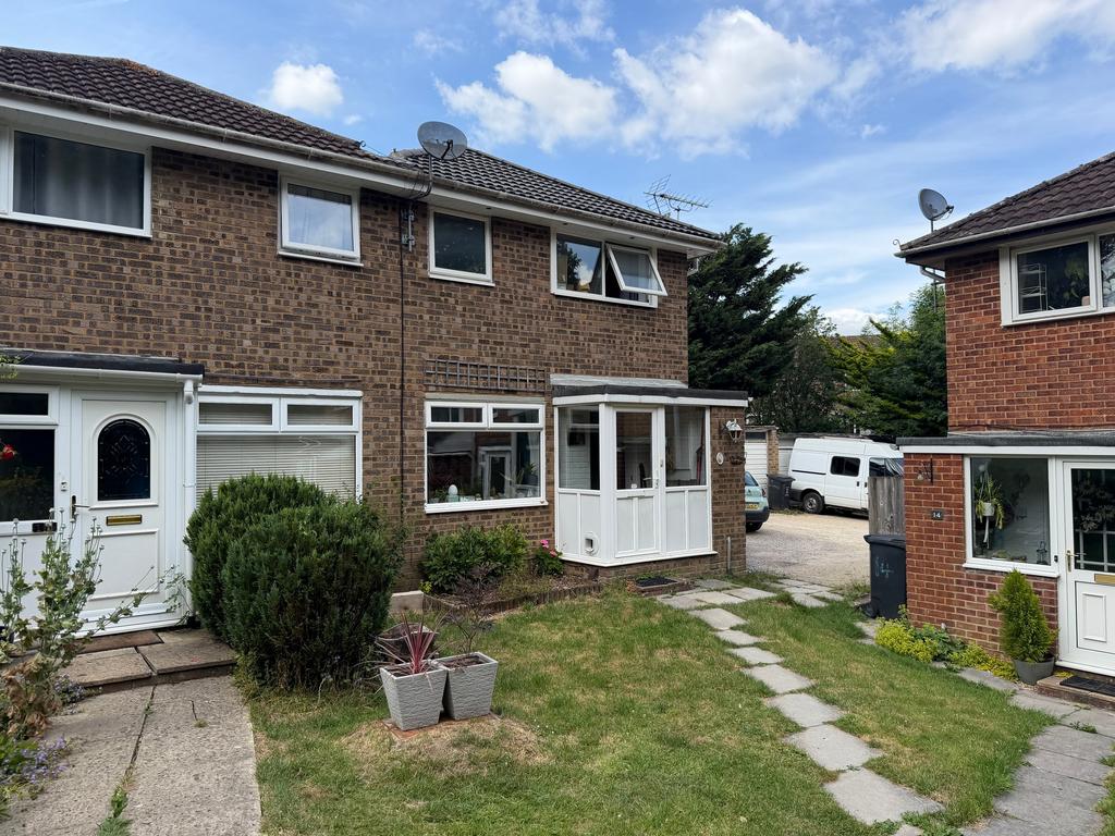 3 bedroom semi-detached house to rent