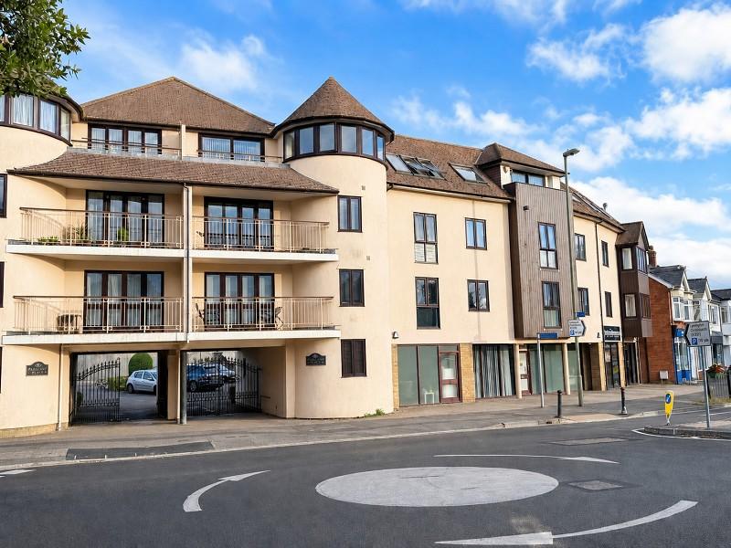 2 bedroom flat for sale