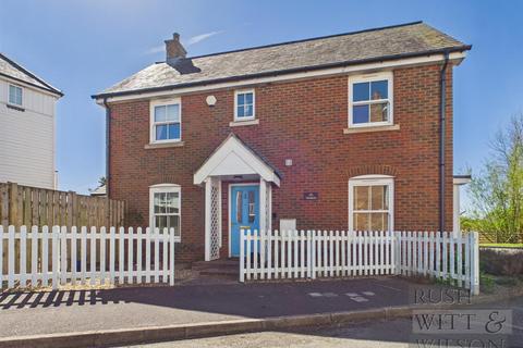 3 bedroom semi-detached house for sale, Lapwing Close, Camber