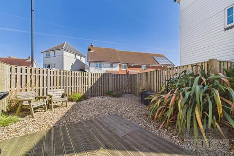 3 bedroom semi-detached house for sale, Lapwing Close, Camber