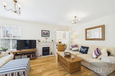 3 bedroom semi-detached house for sale, Lapwing Close, Camber