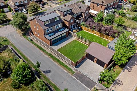 5 bedroom detached house for sale, Briar Road, St. Albans