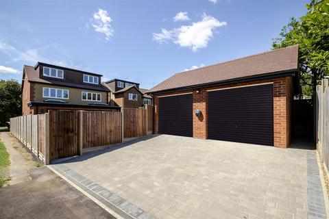 5 bedroom detached house for sale, Briar Road, St. Albans