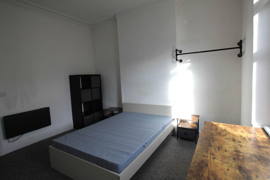 Semi detached house to rent