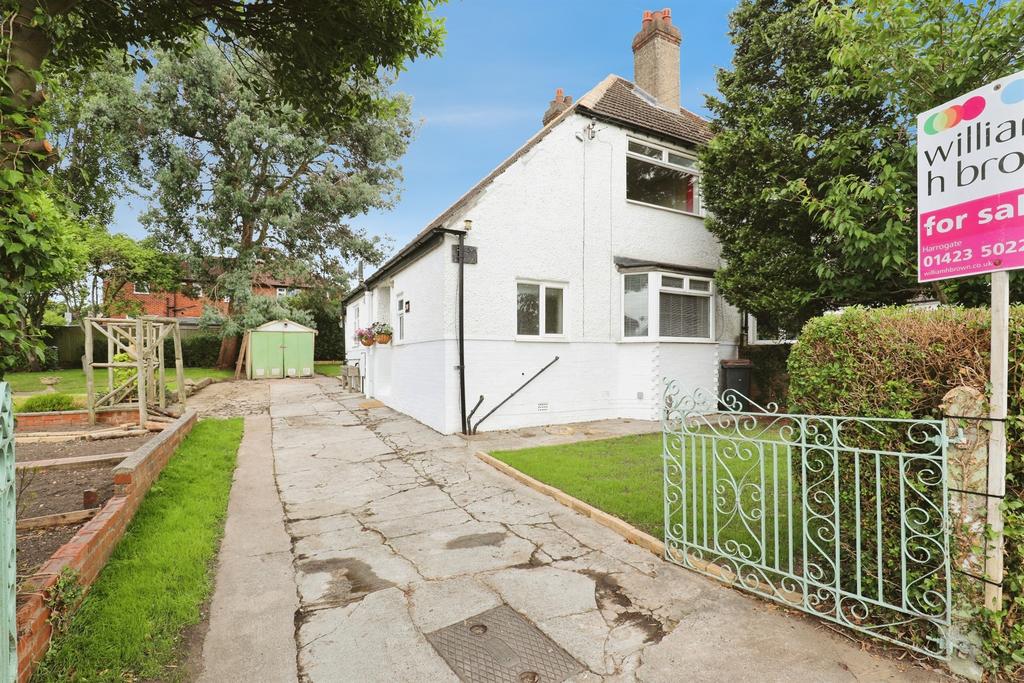 2 bedroom semi-detached house for sale