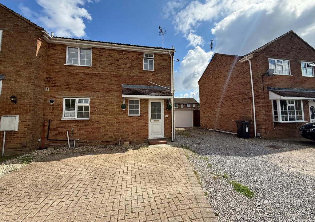 3 bedroom end of terrace house to rent