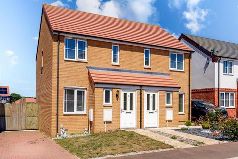 2 bedroom semi-detached house for sale, Lyncoln Drive, Oulton