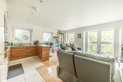3 bedroom flat to rent, Henry Court, Stanmore, HA7
