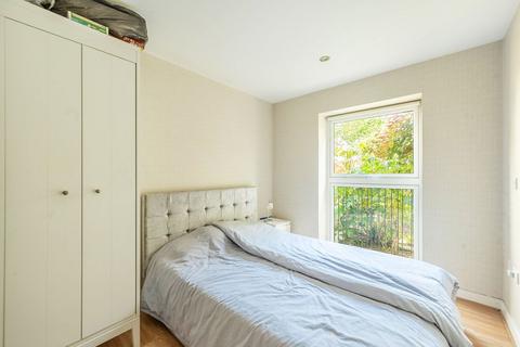 3 bedroom flat to rent, Henry Court, Stanmore, HA7