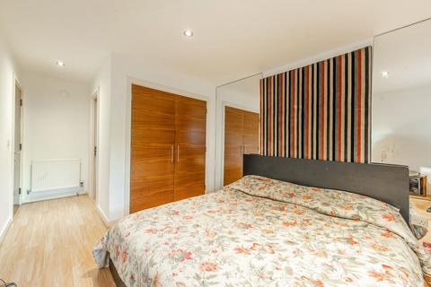 3 bedroom flat to rent, Henry Court, Stanmore, HA7