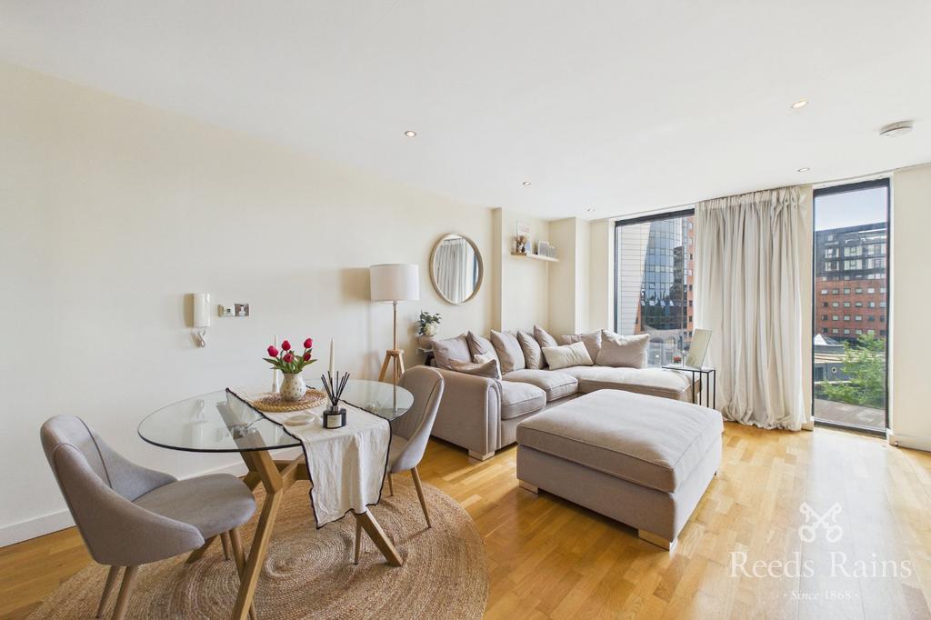 Apartment in Salford, Greater Manchester - View 2
