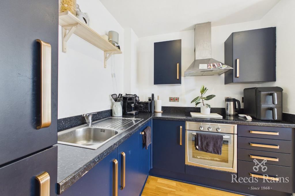 Apartment in Salford, Greater Manchester - View 3