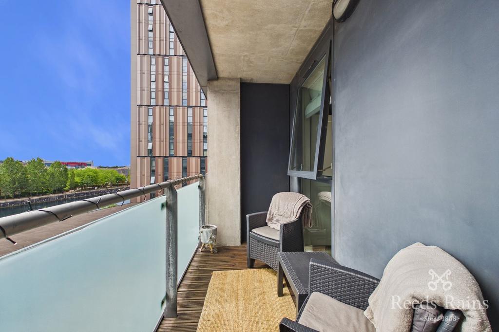 Apartment in Salford, Greater Manchester - View 4