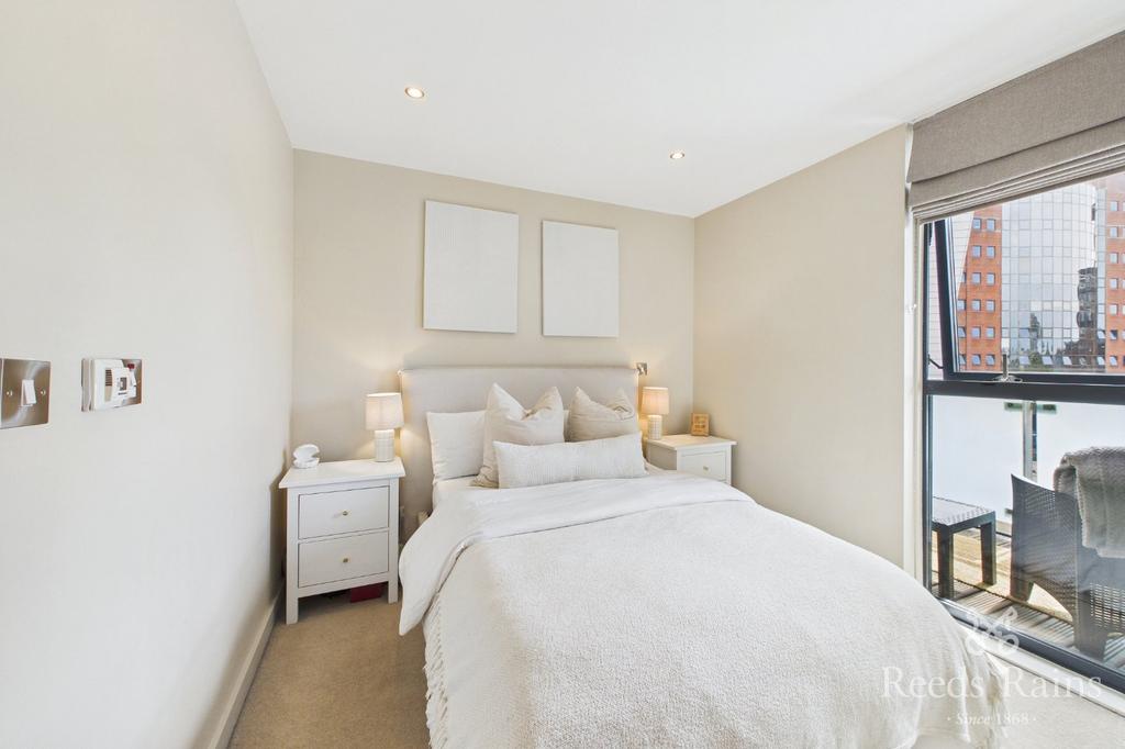 Apartment in Salford, Greater Manchester - View 5
